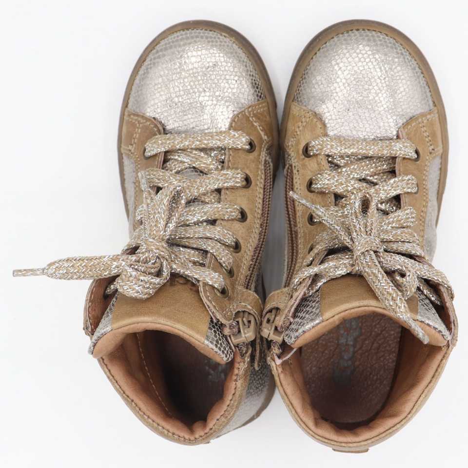 Pantofi sport înalți din piele naturală.Kickers. Mărimea 27