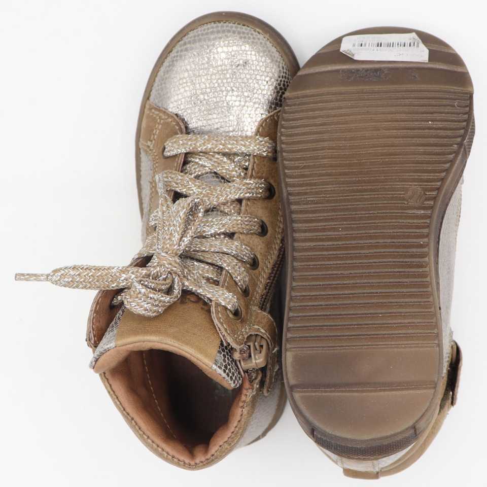 Pantofi sport înalți din piele naturală.Kickers. Mărimea 27