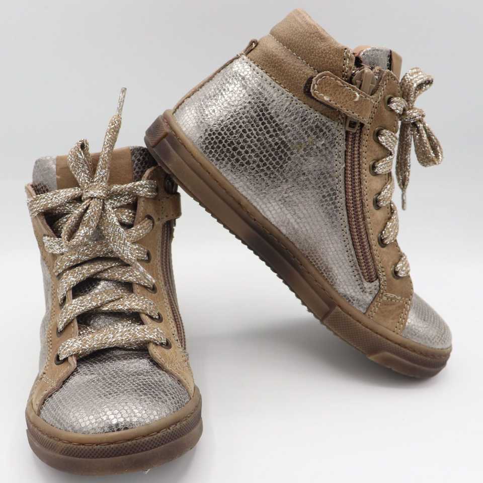 Pantofi sport înalți din piele naturală.Kickers. Mărimea 27