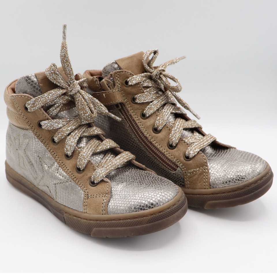 Pantofi sport înalți din piele naturală.Kickers. Mărimea 27