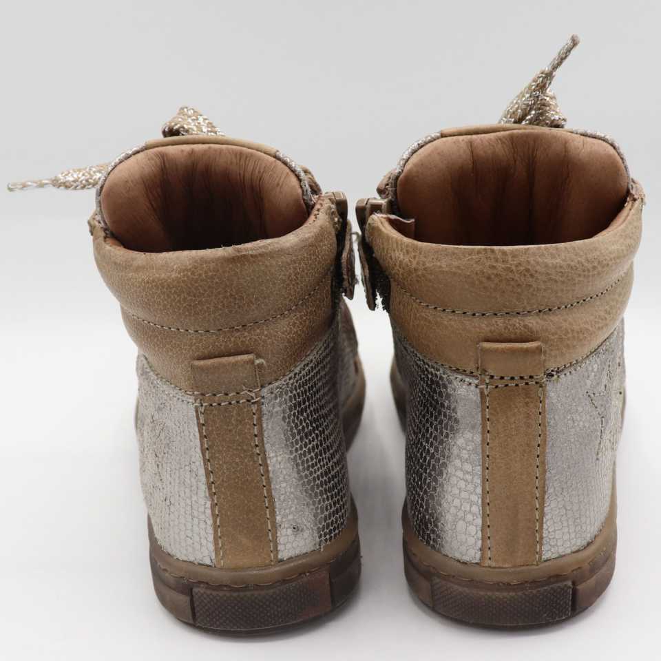 Pantofi sport înalți din piele naturală.Kickers. Mărimea 27