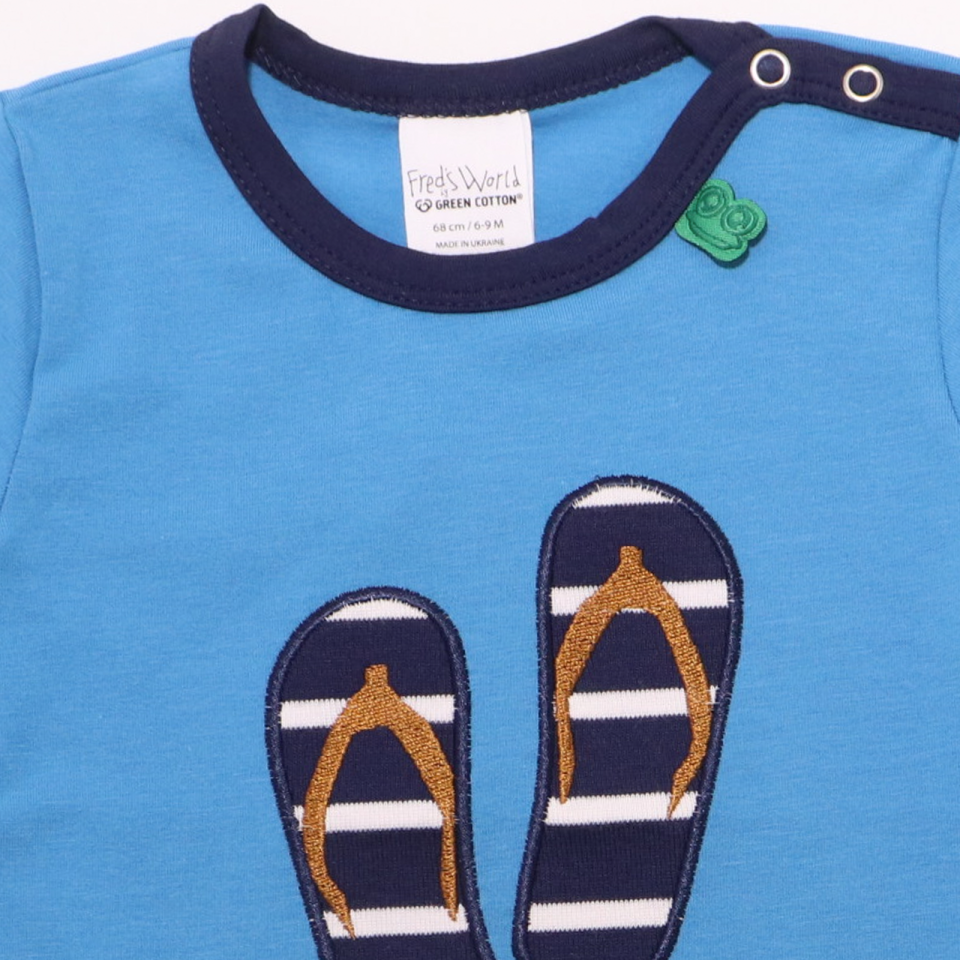 Tricou albastru cu aplicație șlapi
