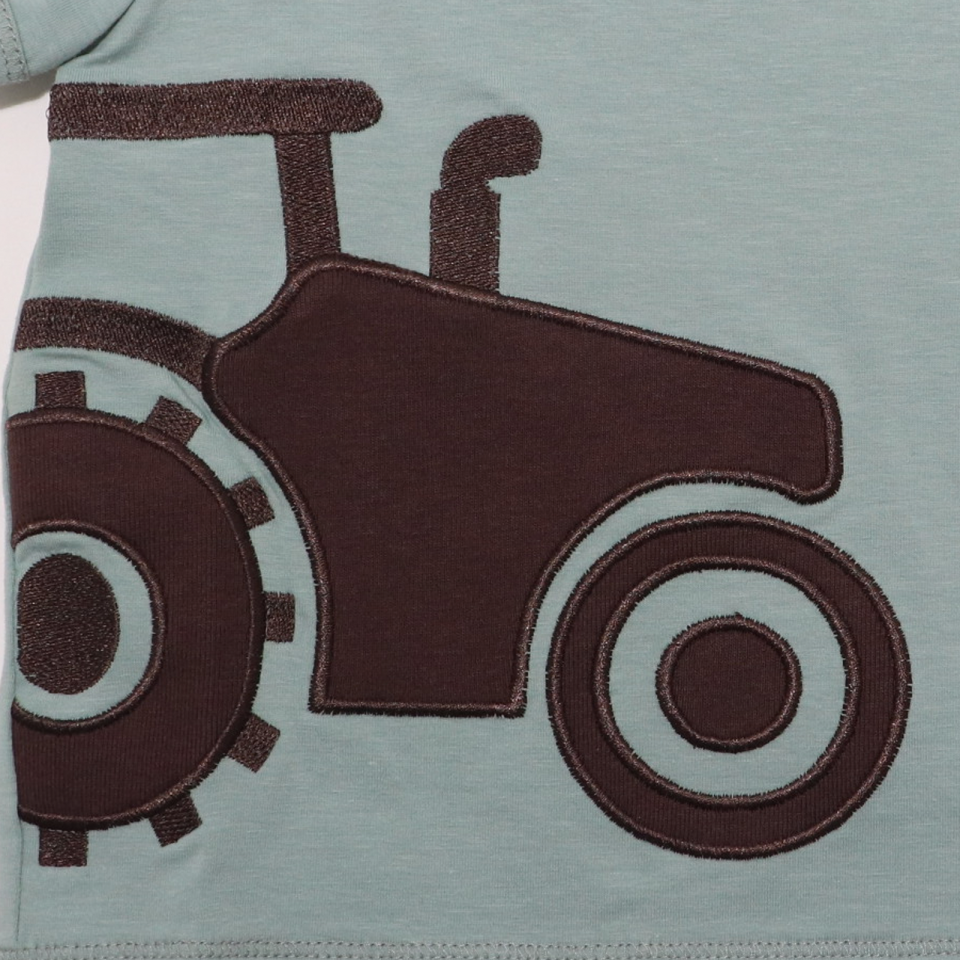 Tricou verde cu aplicație tractor maro