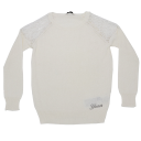 Bluză albă cu umeri din dantelă