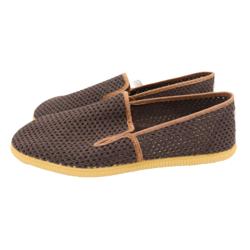 Pantofi slip on maro cu model plasă