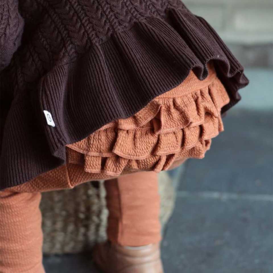 Pantaloni bej cu volănașe pentru bebeluși