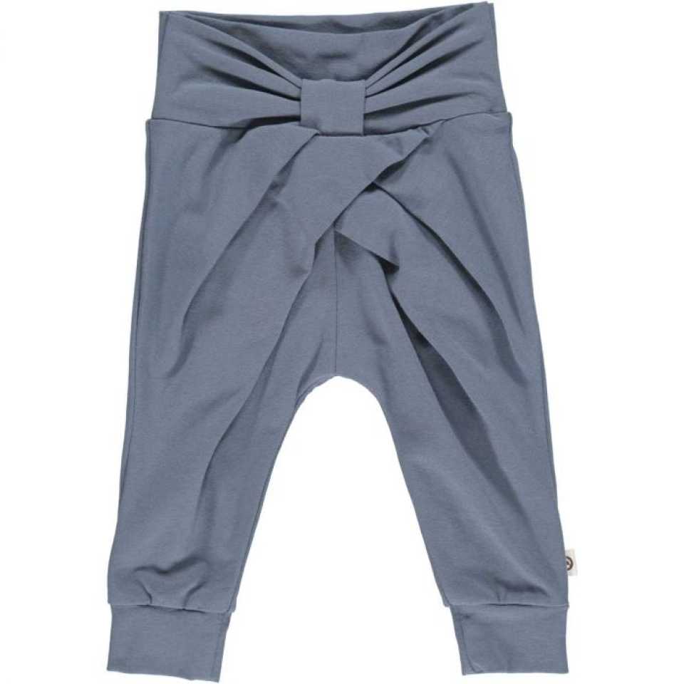 Pantaloni albaștri, confortabili, cu fundă din bumbac organic