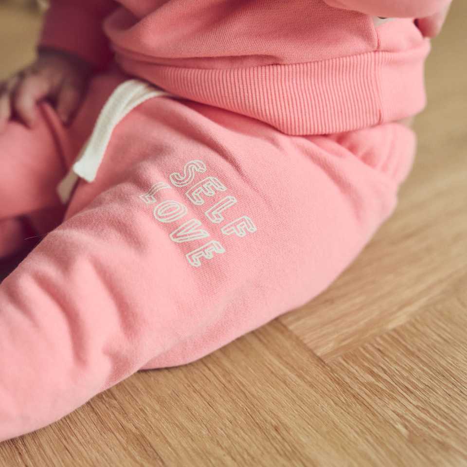 Pantaloni grosuți Self Love roz, din bumbac organic