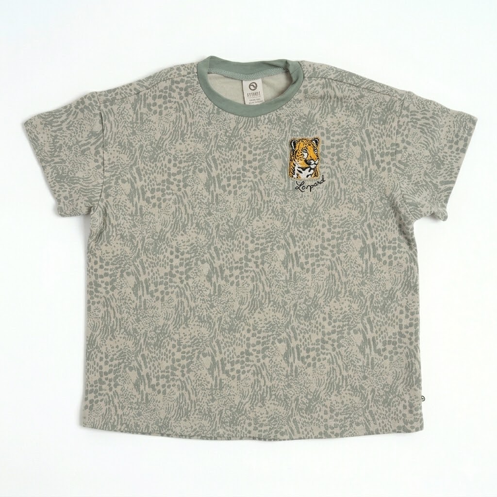 Tricou oversize cu imprimeu leopard și patch brodat