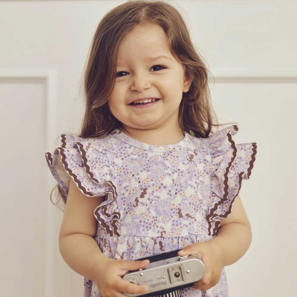 Rochie cu mâneci fluture și imprimeu flori și căluți, lila