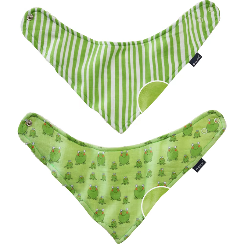 Set de 2 bavețici triunghiulare verzi cu imprimeu broaște