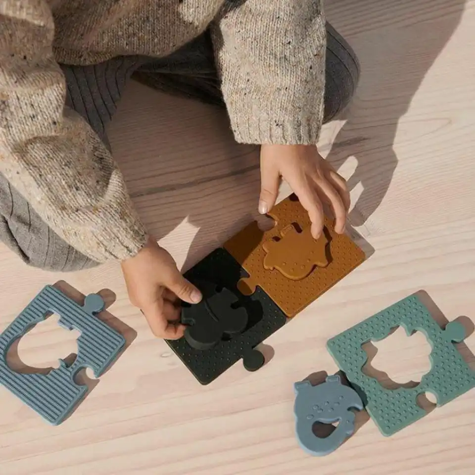 Puzzle din silicon Bodil în formă de dinozauri