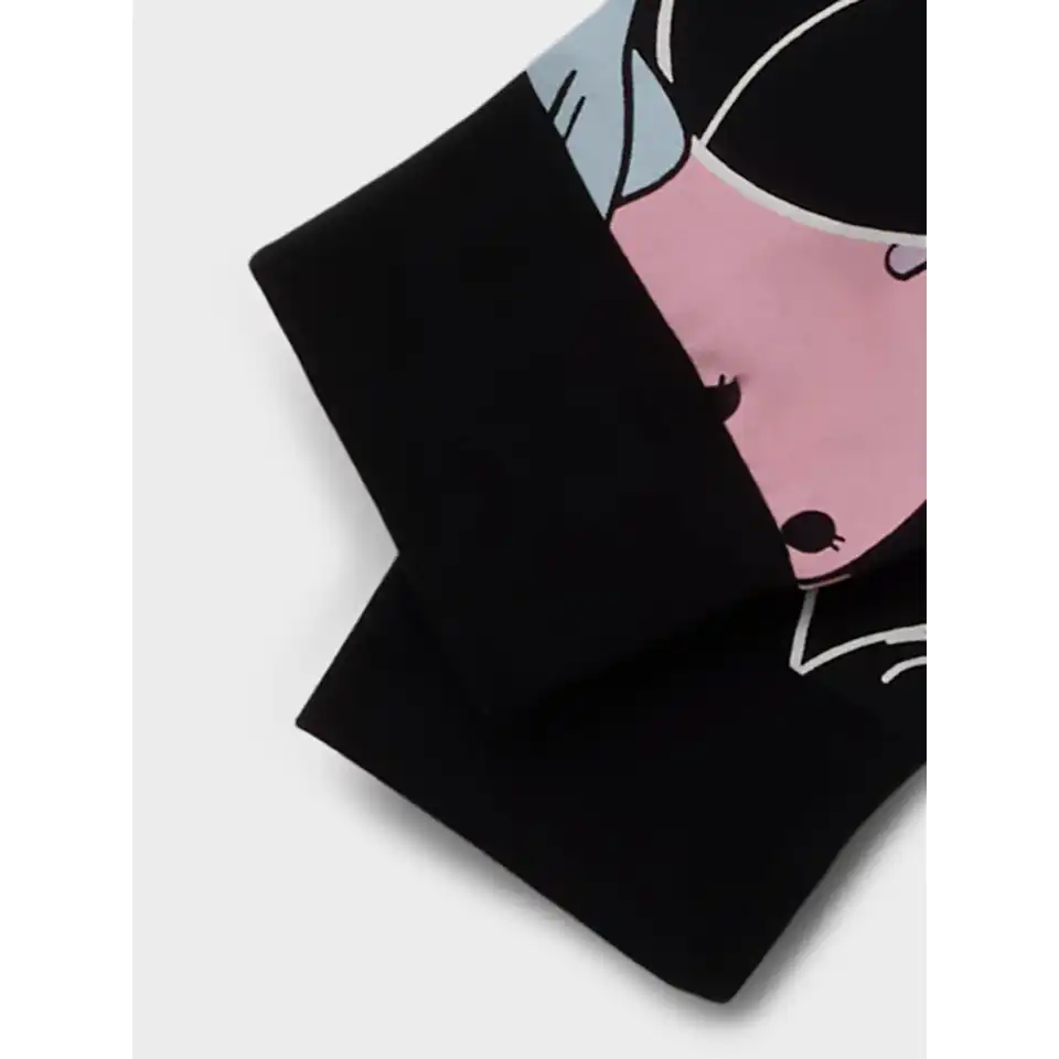 Set pijamale negre cu Squishmallows