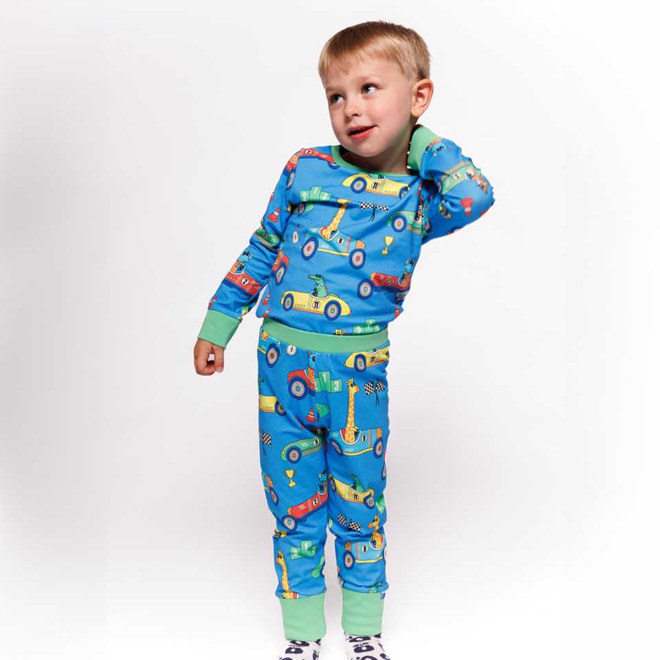Pijamale copii cu imprimeu mașini de curse